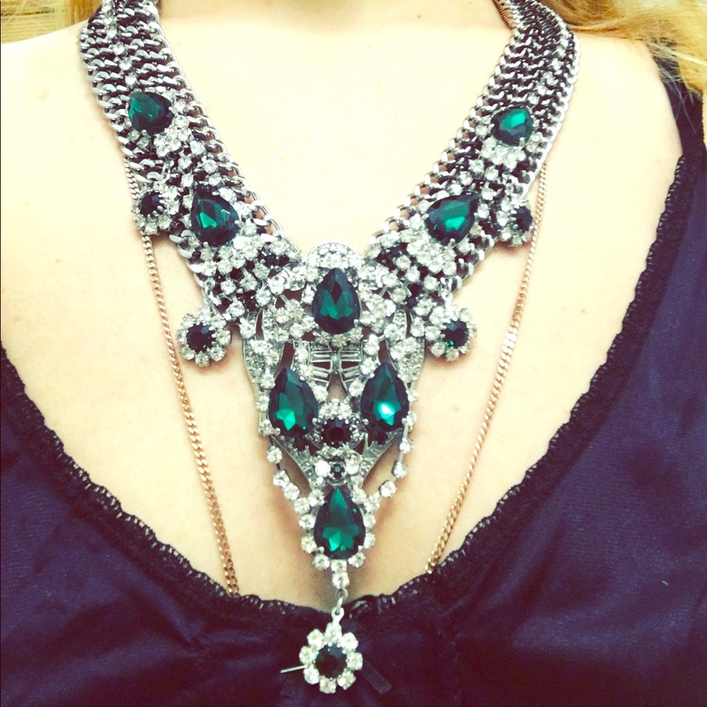 gorgeous necklace piece NWT